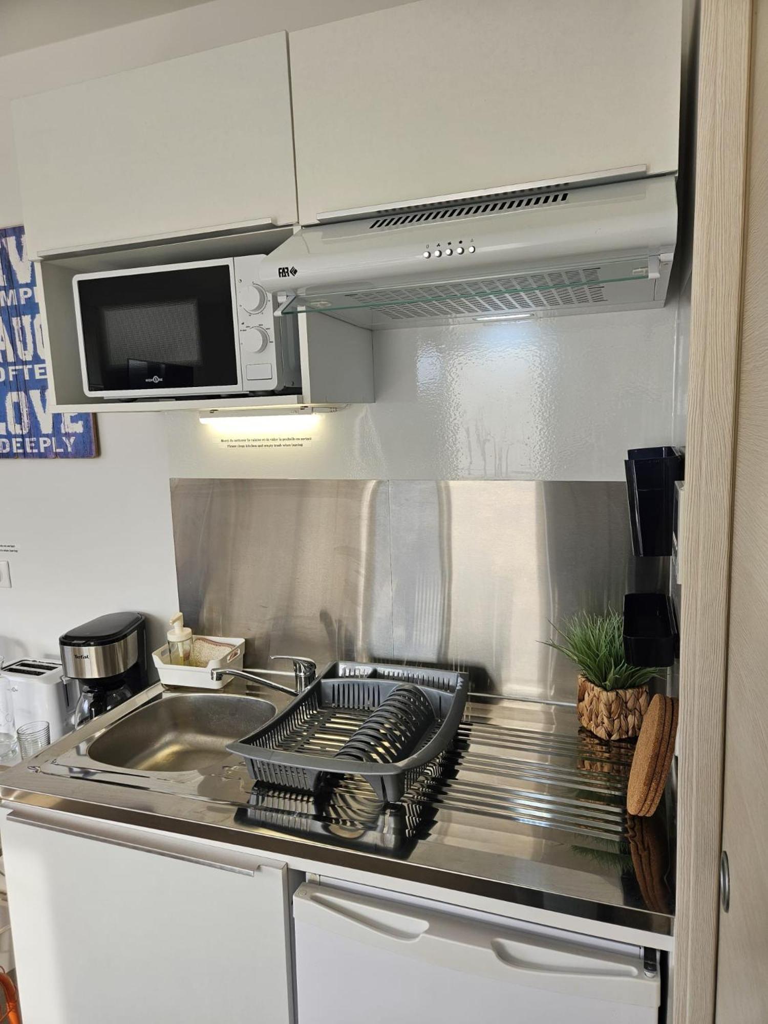 Twenty Rent Hotel กาญเนอ-ซูร์-แมร์ ภายนอก รูปภาพ