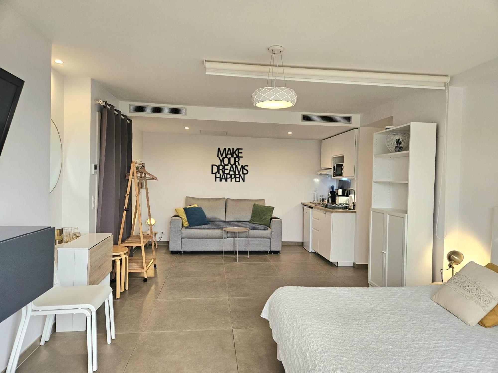 Twenty Rent Hotel กาญเนอ-ซูร์-แมร์ ห้อง รูปภาพ